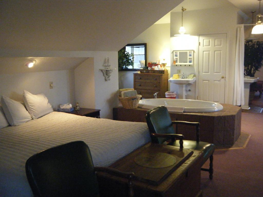 Harbor Haus Inn & Suites Hermann Δωμάτιο φωτογραφία